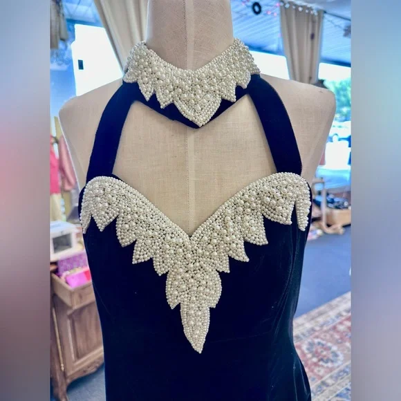 Dave & Johnny black velvet  w/white beads. GORGEOUS!SZE 11/12 GREAT CONDITION - Picture 6 of 15